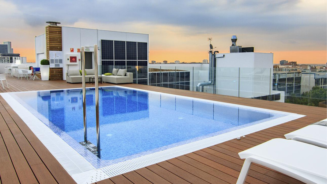 hotel golden tulip pool barcelona spanien